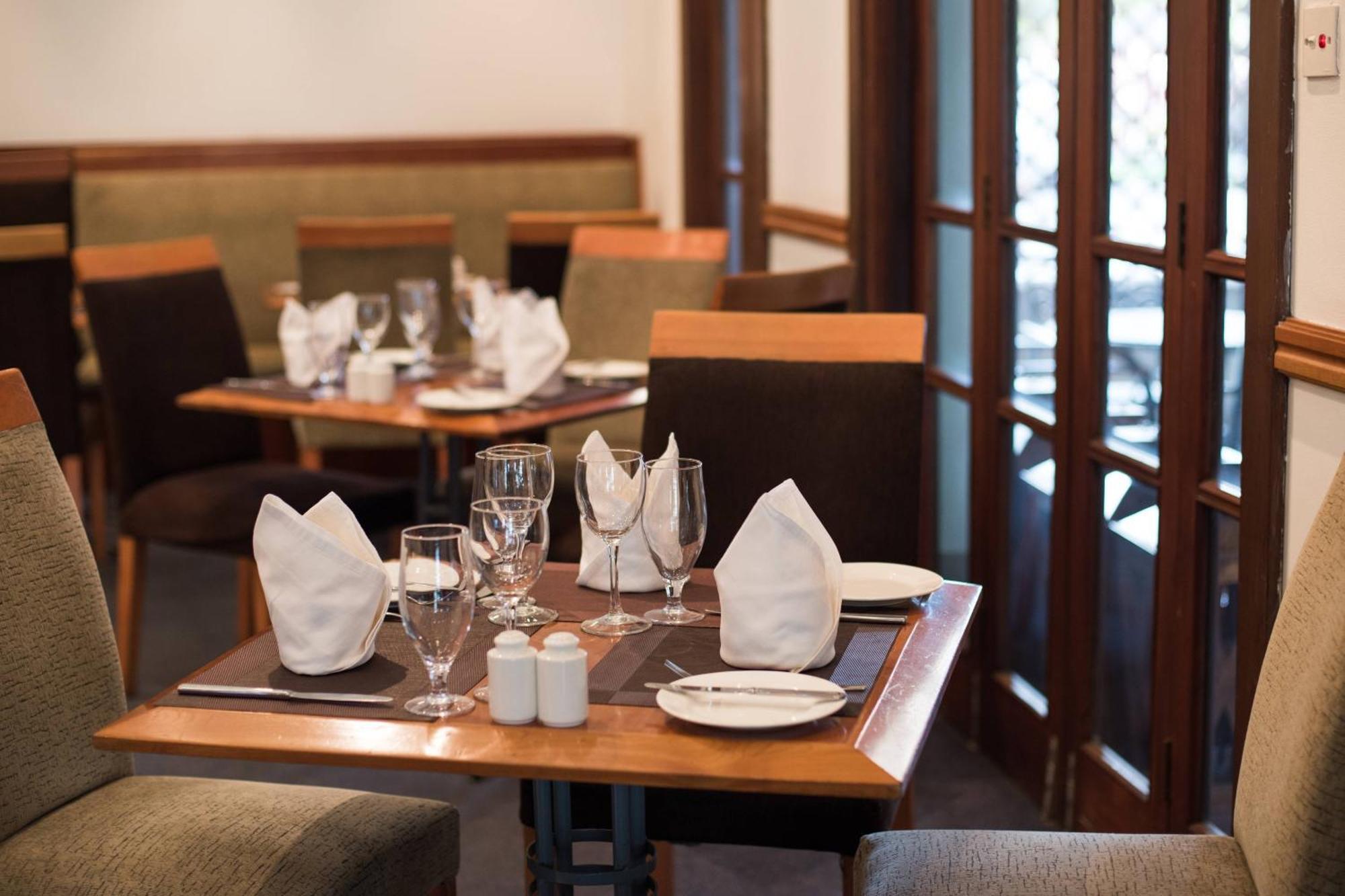 Protea Hotel By Marriott Dar Es Salaam Oyster Bay Екстер'єр фото