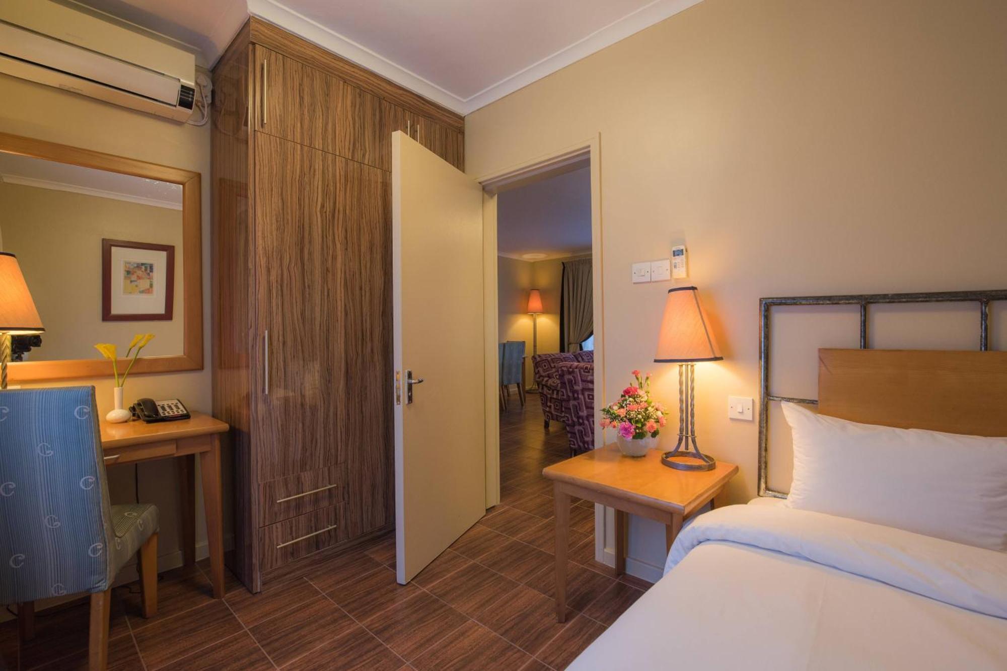Protea Hotel By Marriott Dar Es Salaam Oyster Bay Екстер'єр фото
