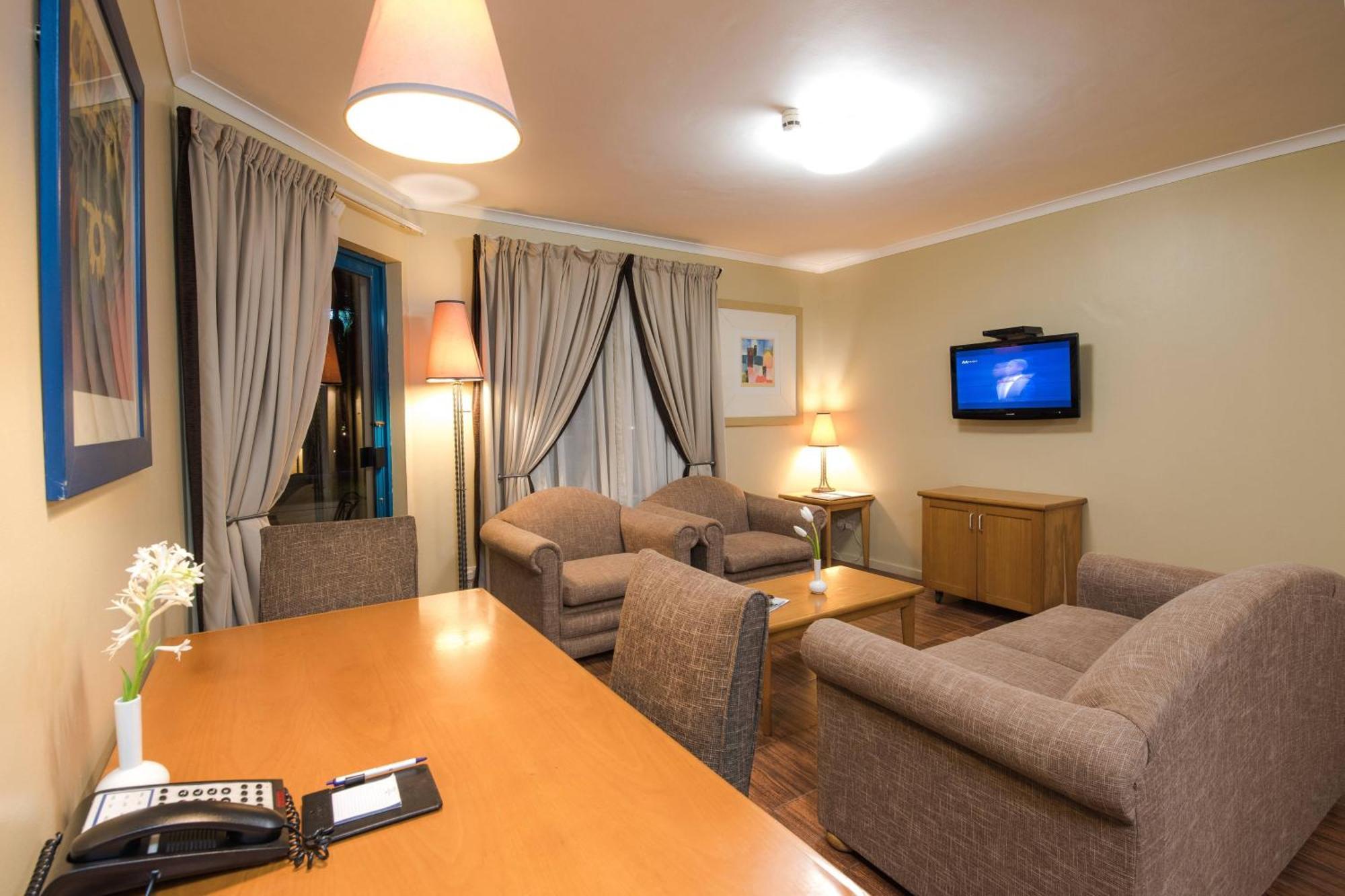 Protea Hotel By Marriott Dar Es Salaam Oyster Bay Екстер'єр фото