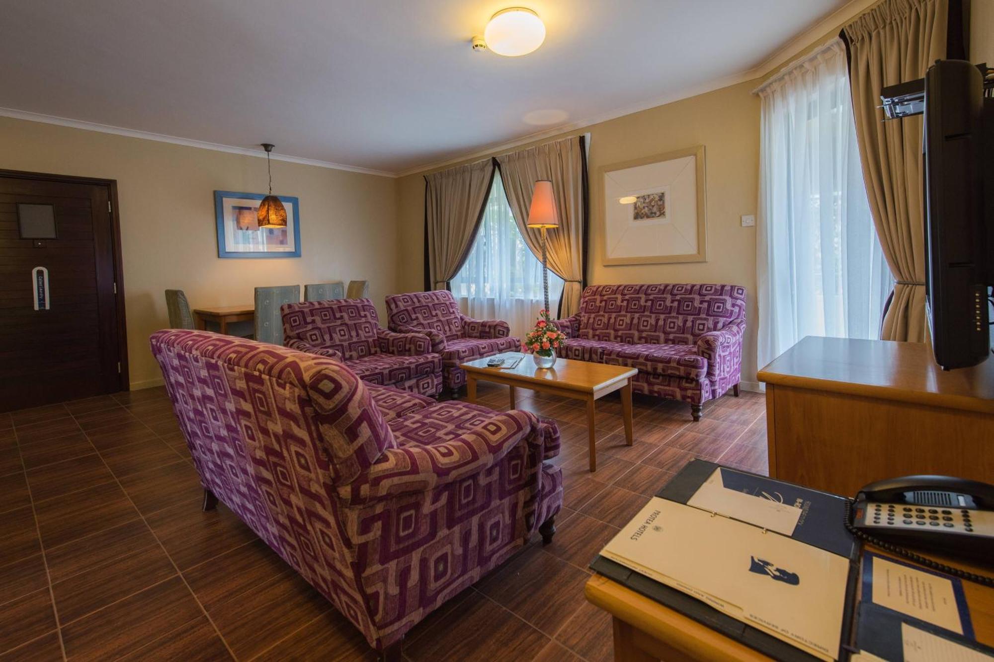 Protea Hotel By Marriott Dar Es Salaam Oyster Bay Екстер'єр фото