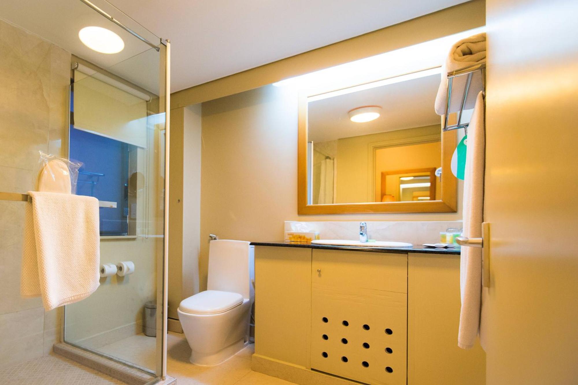 Protea Hotel By Marriott Dar Es Salaam Oyster Bay Екстер'єр фото