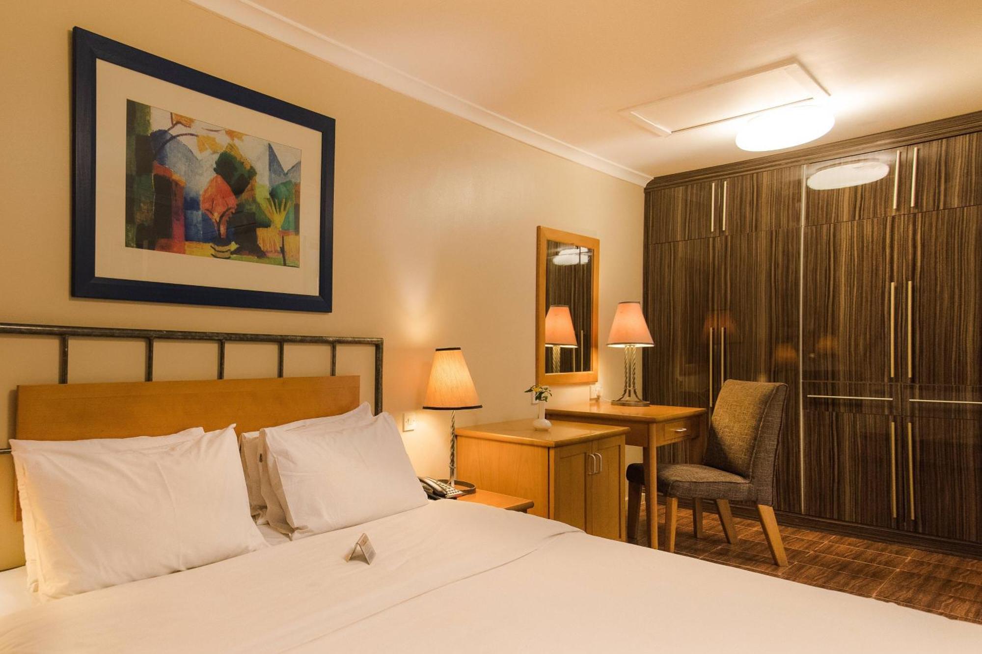 Protea Hotel By Marriott Dar Es Salaam Oyster Bay Екстер'єр фото