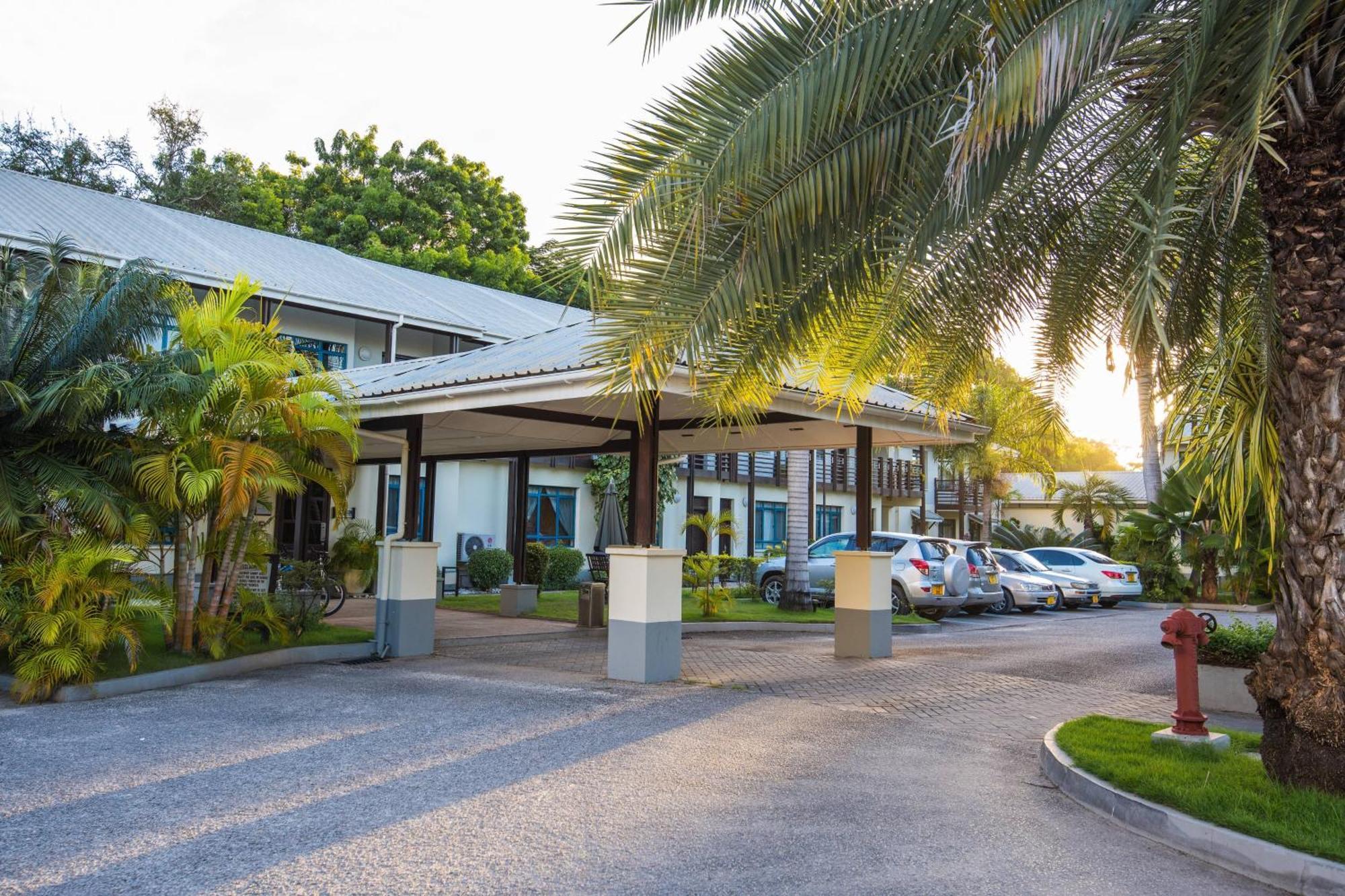 Protea Hotel By Marriott Dar Es Salaam Oyster Bay Екстер'єр фото