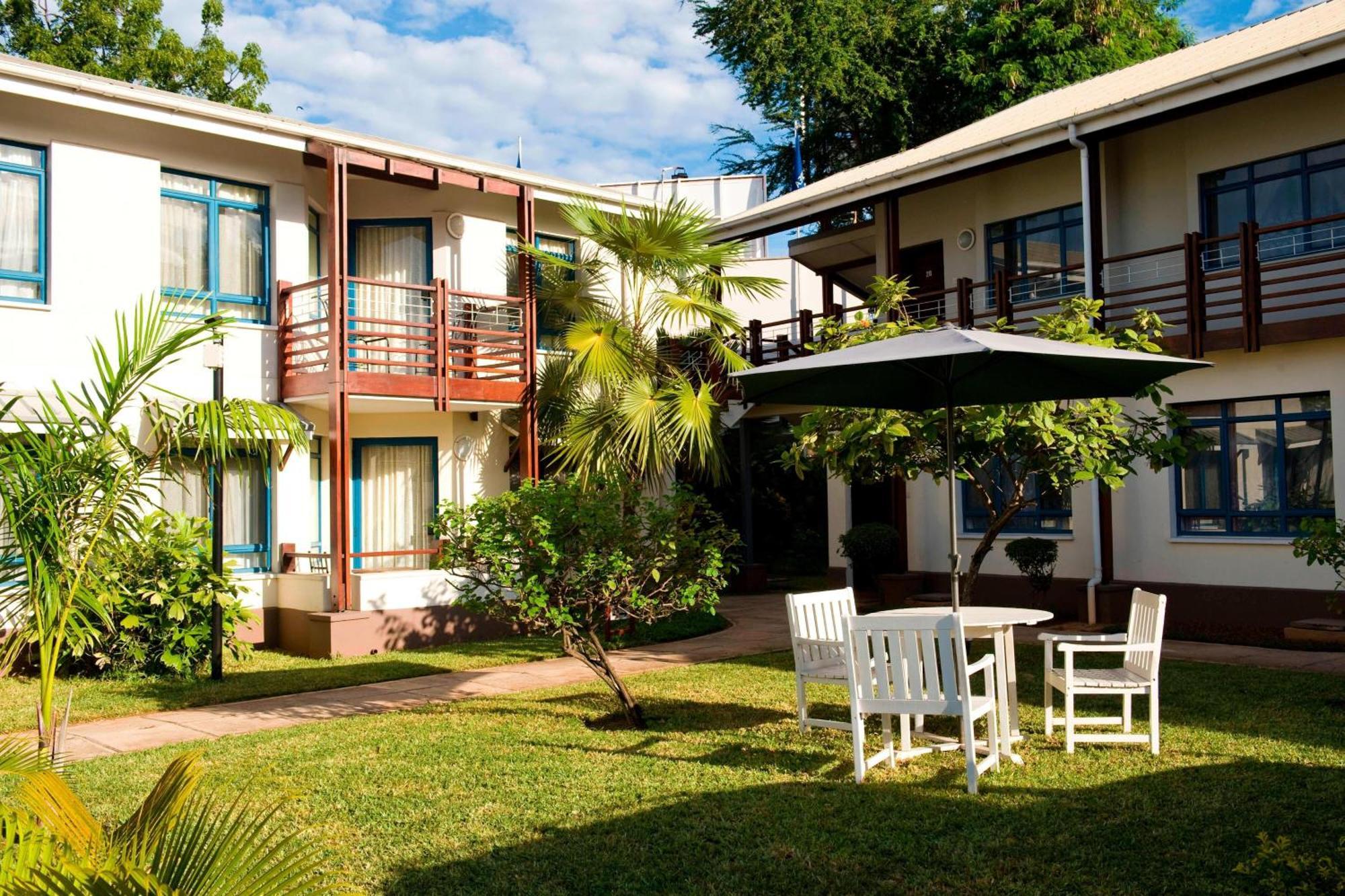 Protea Hotel By Marriott Dar Es Salaam Oyster Bay Екстер'єр фото