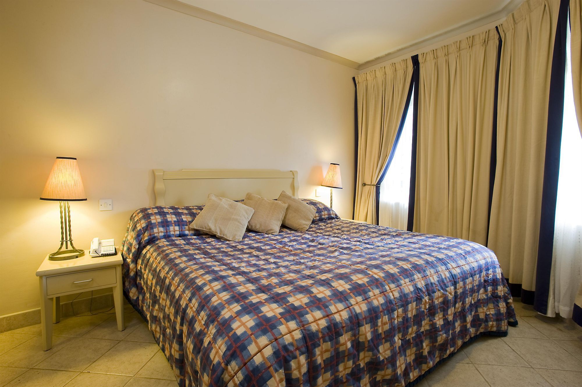 Protea Hotel By Marriott Dar Es Salaam Oyster Bay Екстер'єр фото